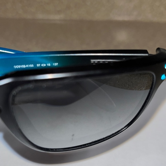 Oakley Holbrook sunglasses model 009102 – K155
Good condition. - Picture 11 of 15